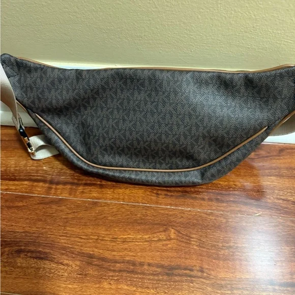 Michael Kors Brown and Tan Belt Bag - Picture 3 of 3